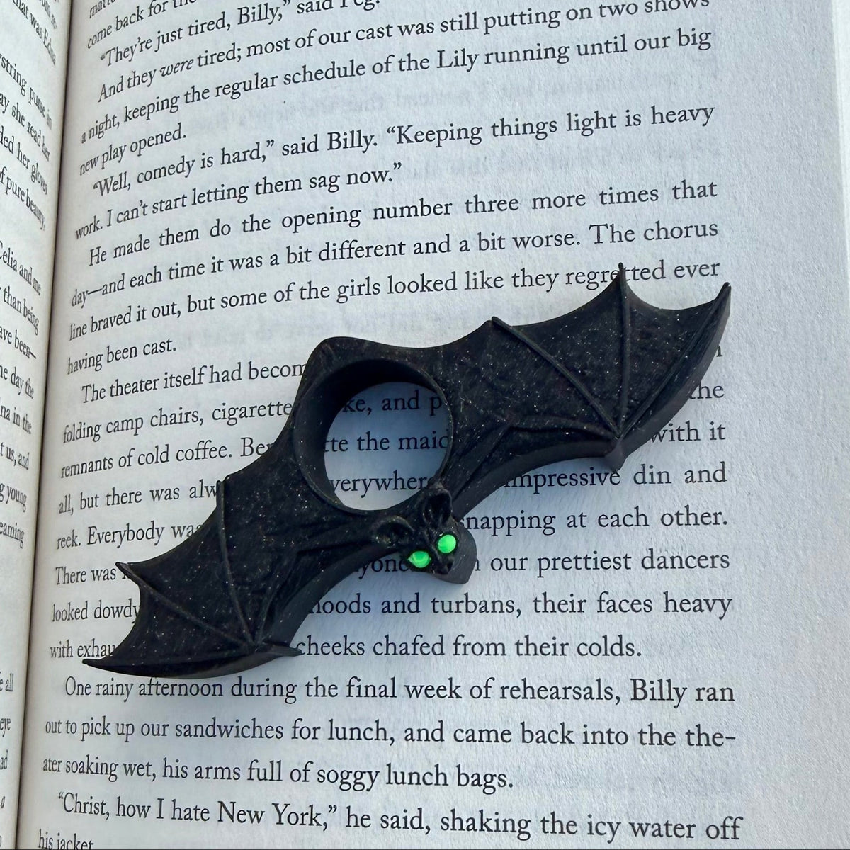 Green-Eyed Bat Thumb Book Holder