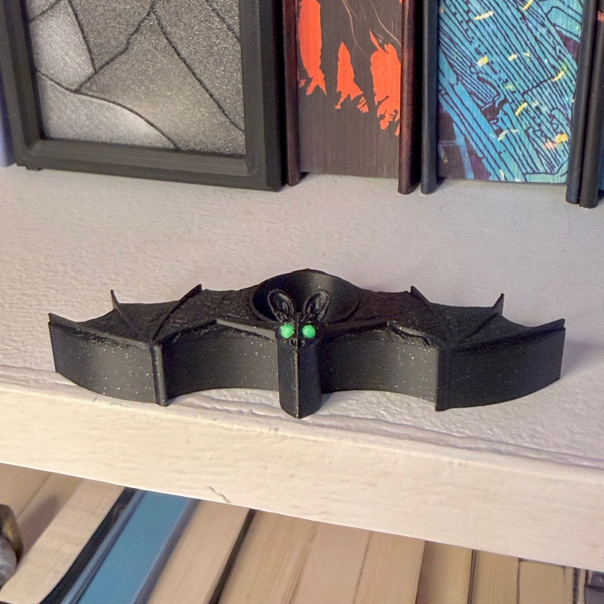 Green-Eyed Bat Thumb Book Holder