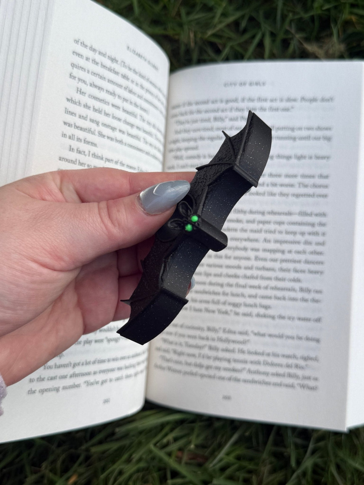 Green-Eyed Bat Thumb Book Holder